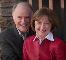 安可蘭&安大偉(Claudia Arp & David Arp):社會工作學碩士,「生氣蓬勃的婚姻」(Marriage Alive International)創辦人,是廣受歡迎的演講者、專欄作家、暢銷書作者,並經常參與文字和傳播媒體的活動,包括「愛家」和「婚姻的伙伴關係」。身為空巢期專家,他們上過全國廣播公司(NBC)的「今日」(Today Show)和哥倫比亞廣播公司(CBS)的「今晨」(This Mornig),他們主持的廣播節目「家庭工作坊」,每天在全美200多個電台播出。他們出版了許多著作,包括《十個棒極了的約會》(10 Great Dates) 和《父母的愛情生活》(Love Life for Parents)。安氏夫婦有三位成年兒子,五個孫子女,住在田納西州的納福市(Knoxville, Tennessee)。婚姻輔導員和作者 賴諾曼 H.Norman Wright:安氏夫婦的《婚姻下半場》是每個準備面對空巢期的人必讀的重要著作。