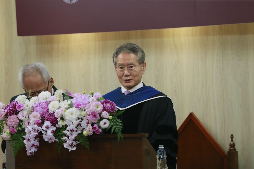 奇東衍博士（Dr. Dong Youn Ki)